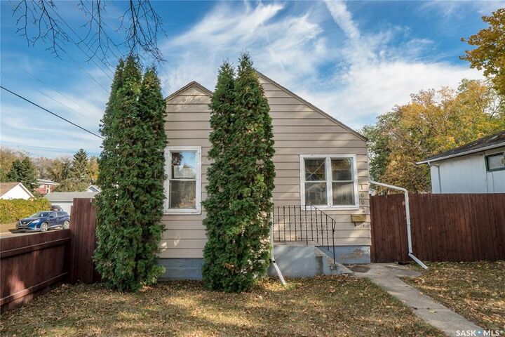 Property Photo:  1002 J Avenue S  SK S7M 2B9 
