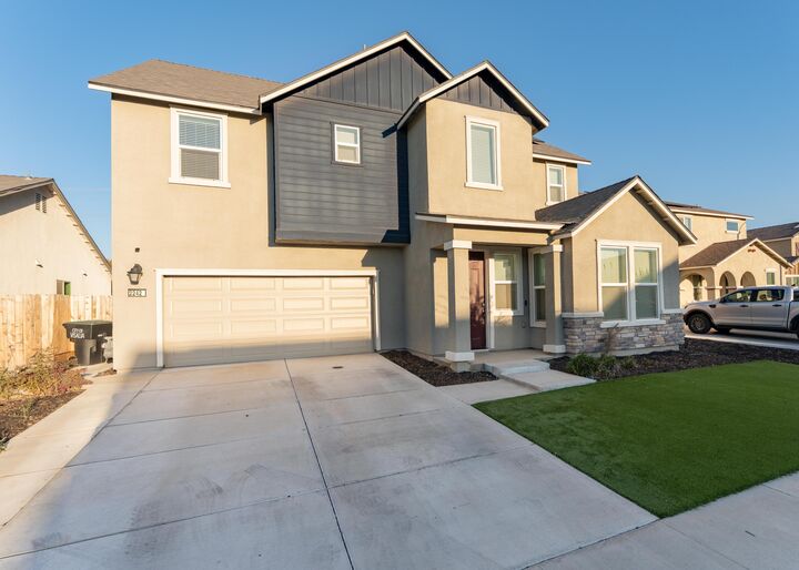 Property Photo: 2242 S Manzanita Court CA 93292