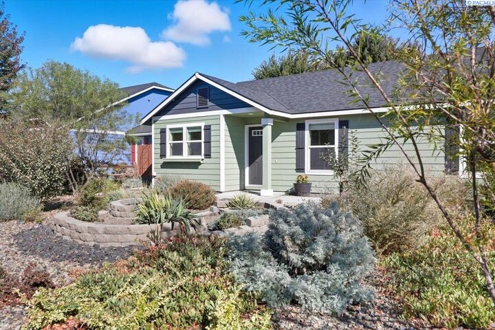 Property Photo: 5188 Pinehurst St WA 99353