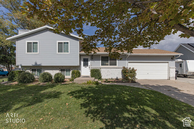 Property Photo: 916 W 2025 S UT 84087