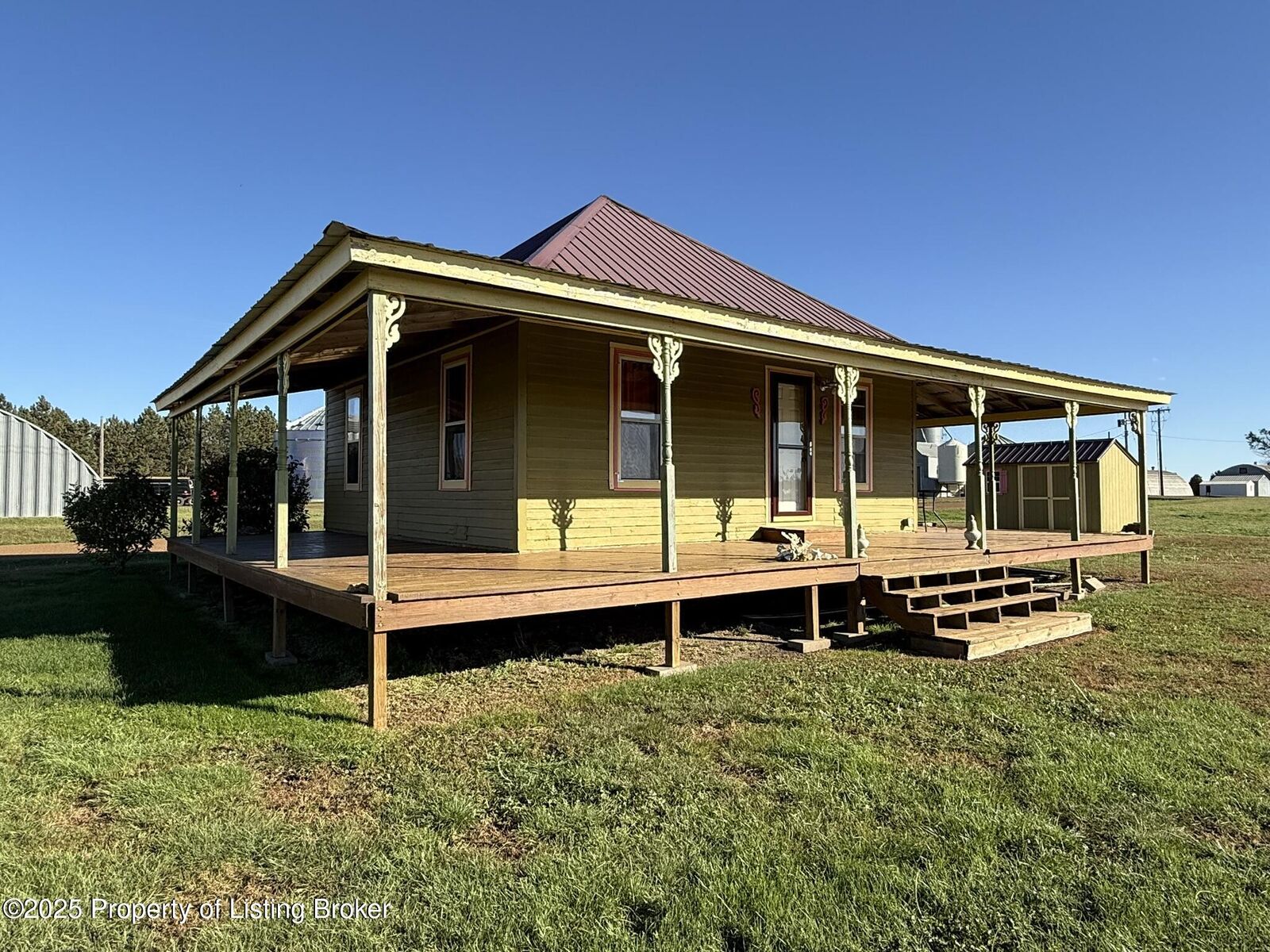 Property Photo:  7203 92nd Avenue SW  ND 58646