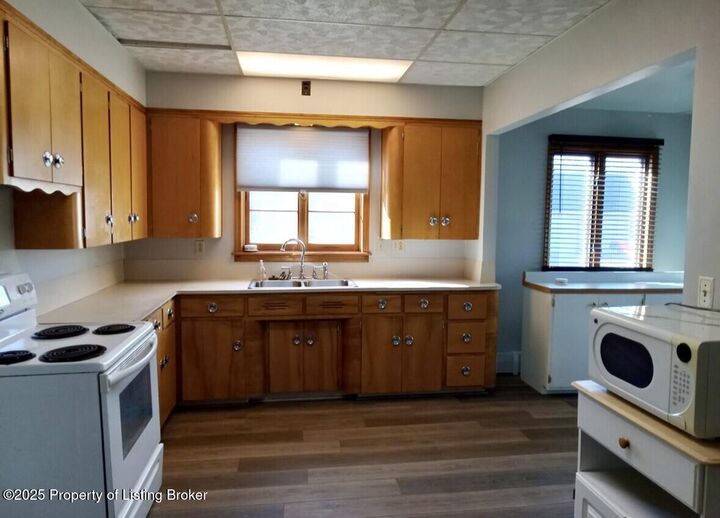 Property Photo:  301 3rd Street NE  ND 58622