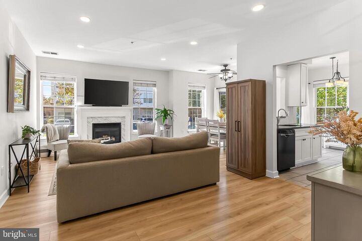 5963 Founders Hill Drive 101  Alexandria VA 22310 photo