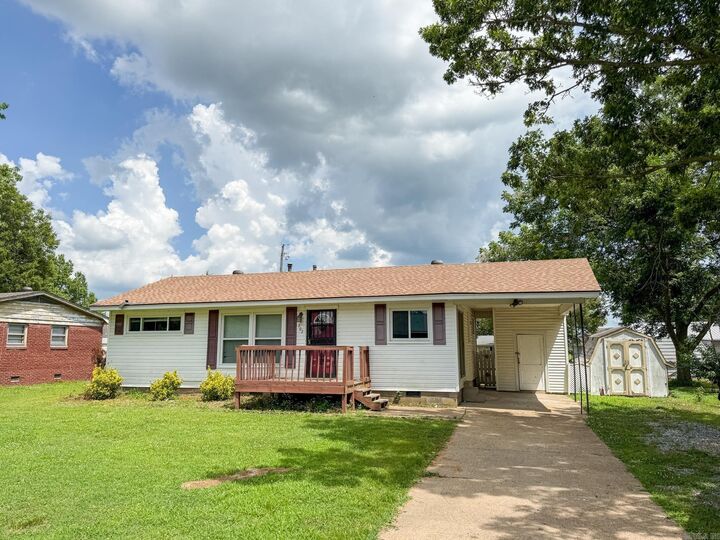 Property Photo:  207 11th Street  AR 72365 