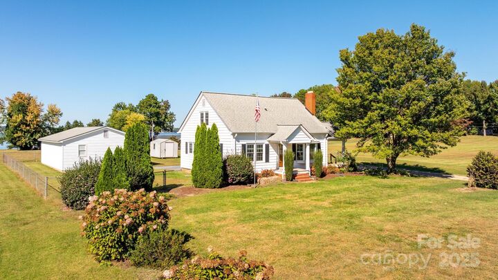 Property Photo:  804 Langtree Road  NC 28117 