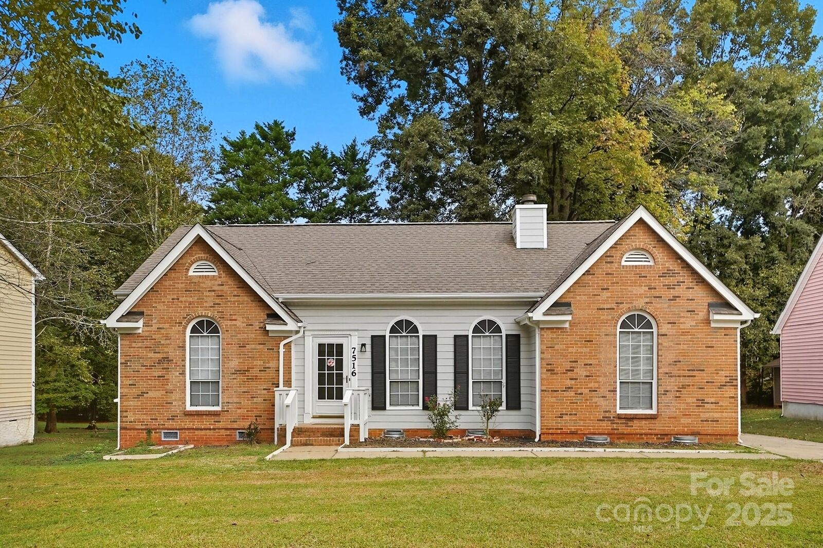Property Photo: 7516 Barn Stone Drive NC 28227