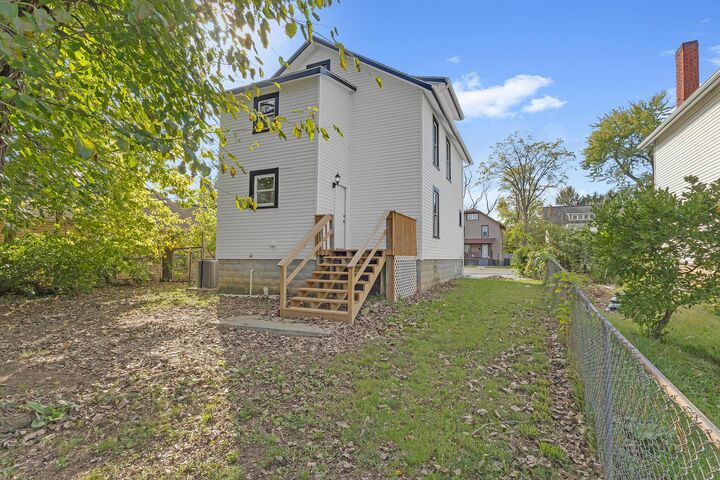 Property Photo:  2480 Parkwood Avenue  OH 43211