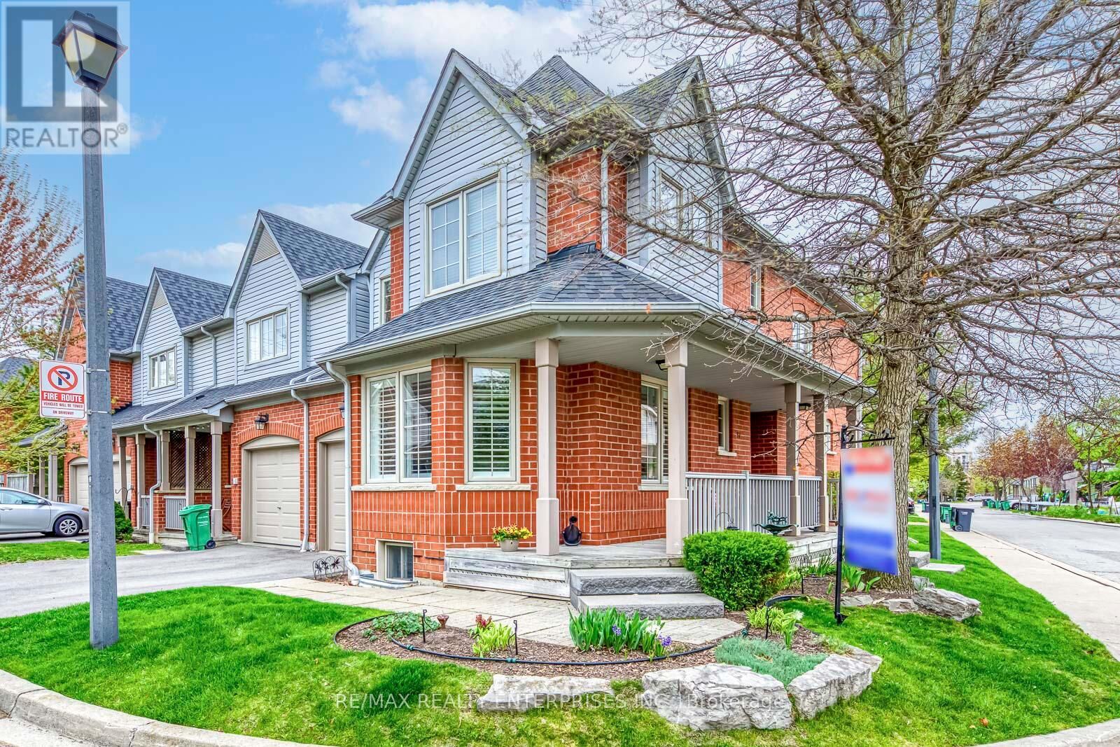 Property Photo: 5223 Fairford Crescent 57 ON L5V 2M6