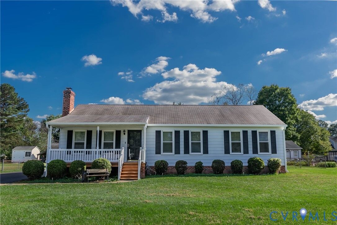 Property Photo: 8293 Oakfield Lane VA 23116