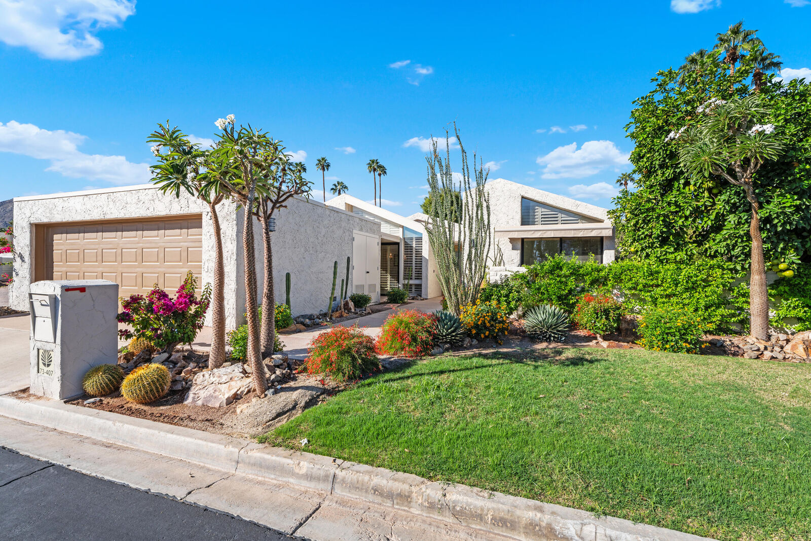 Property Photo: 73407 Nettle Court CA 92260