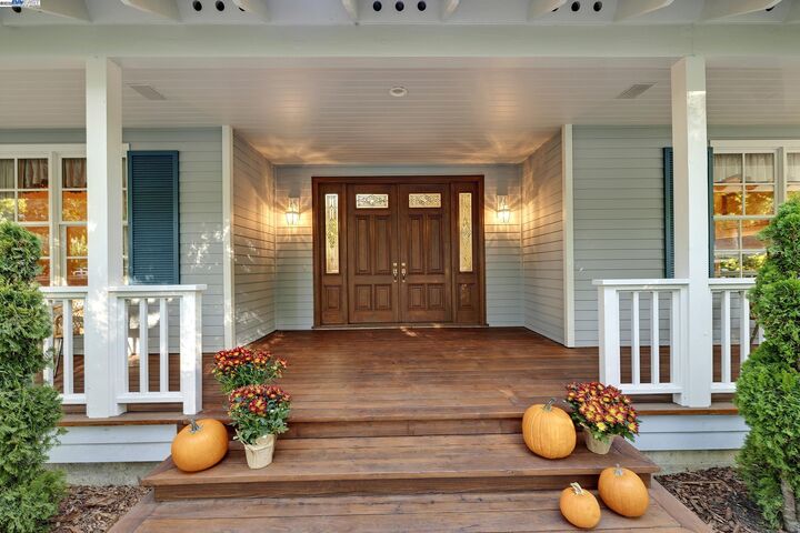 Property Photo: 8281 Sassafras Ct CA 94566