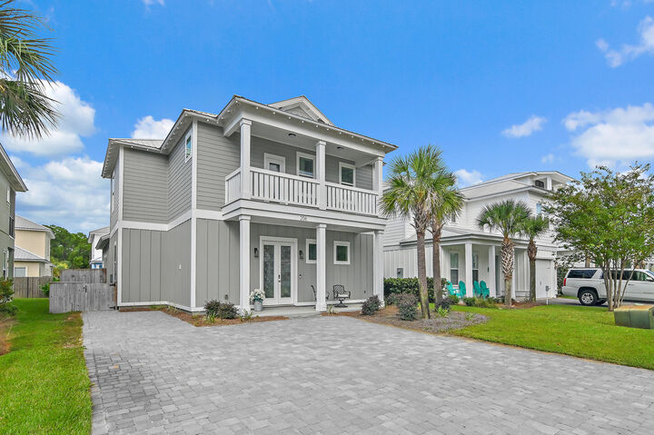 Property Photo: 206 Lakeland Drive FL 32550