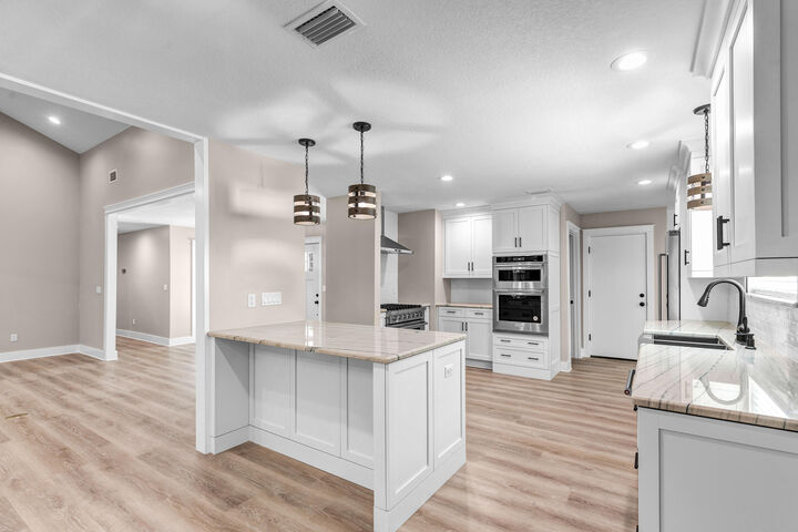 Property Photo: 343 Oaklake Lane FL 32578