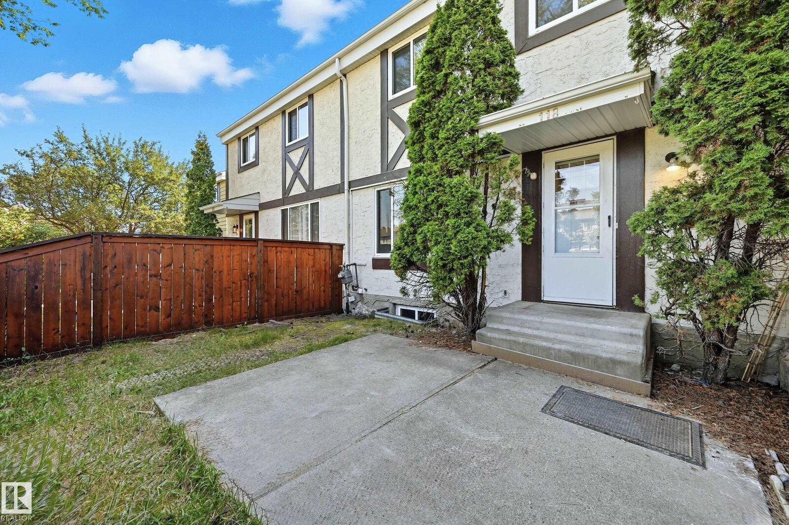 Property Photo: 118 Primrose Gardens NW AB T5T 0R1