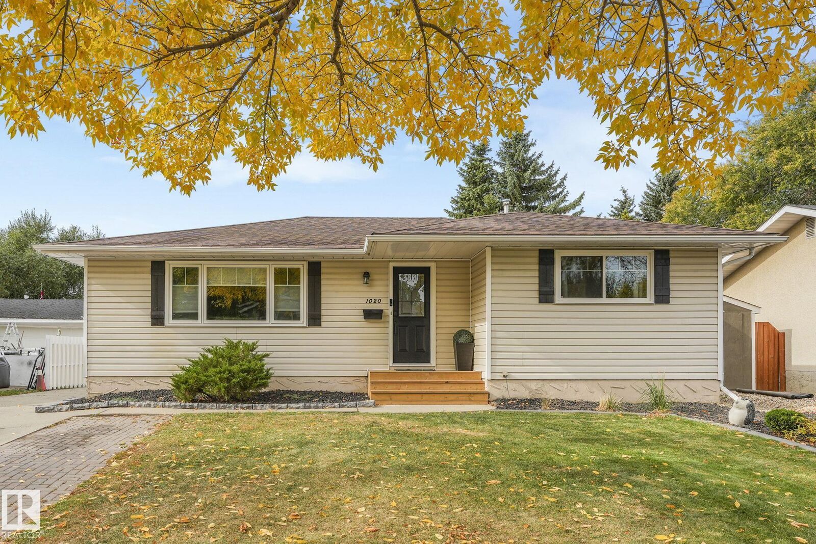 Property Photo: 1020 Mony Penny Crescent AB T8A 1C3