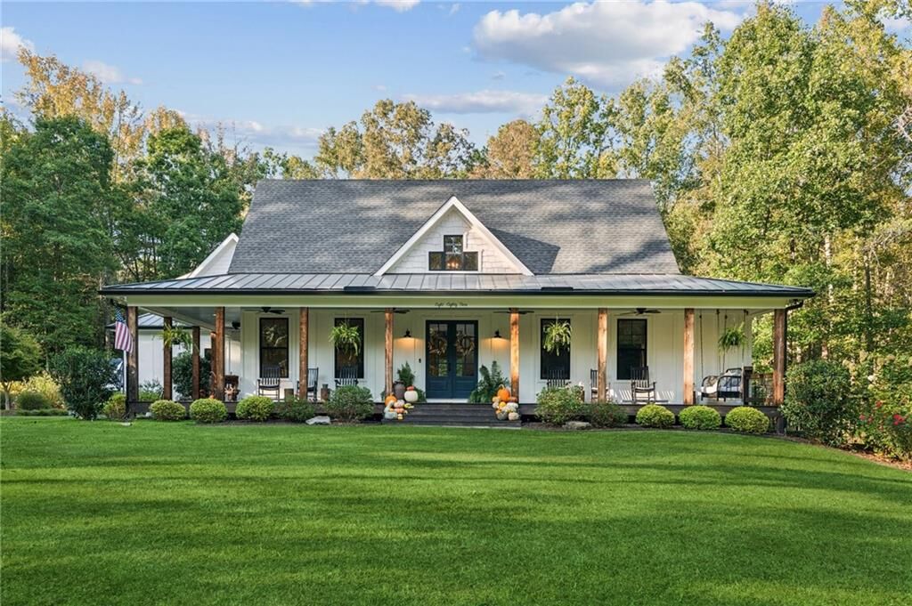 Property Photo: 949 Freehome Road GA 30115