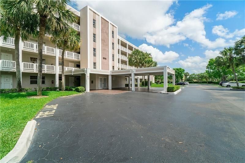 Property Photo:  1075 Riverside Dr 207  FL 33071 