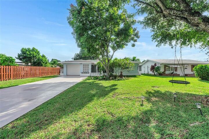 Property Photo: 6202 NW 70th Ave FL 33321