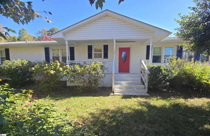 Property Photo: 161 Caroline Drive SC 29376