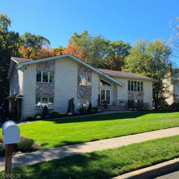 Property Photo: 9 Keiller Ct NJ 07508