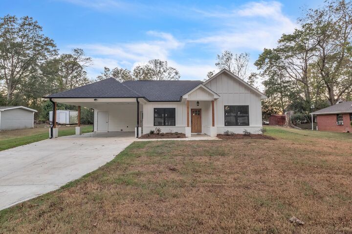 63 Clay St  West Point MS 39773 photo