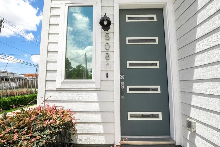 Property Photo: 508 W Donovan Street N TX 77091
