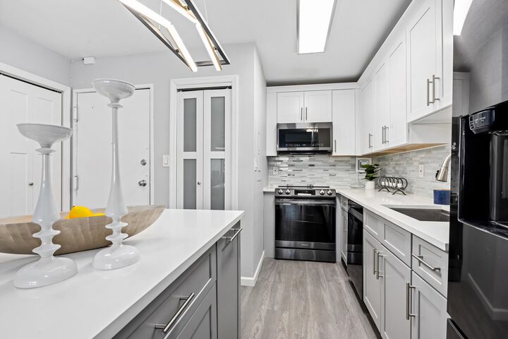 Property Photo:  300 Newark St 6K  NJ 07030 