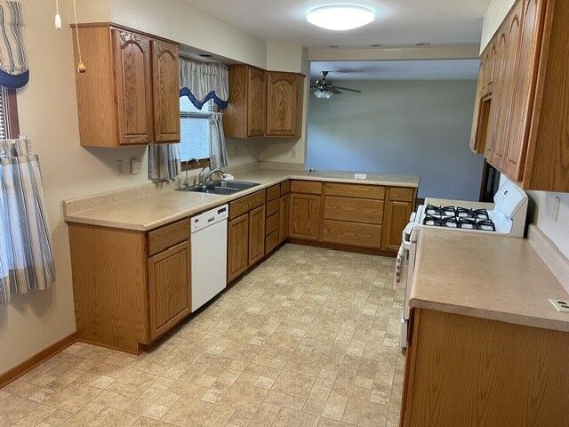 Property Photo:  204 2nd Street  IA 50046 