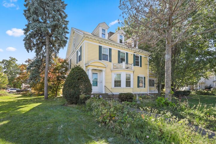 Property Photo:  702 E Montgomery Street  IA 50138 