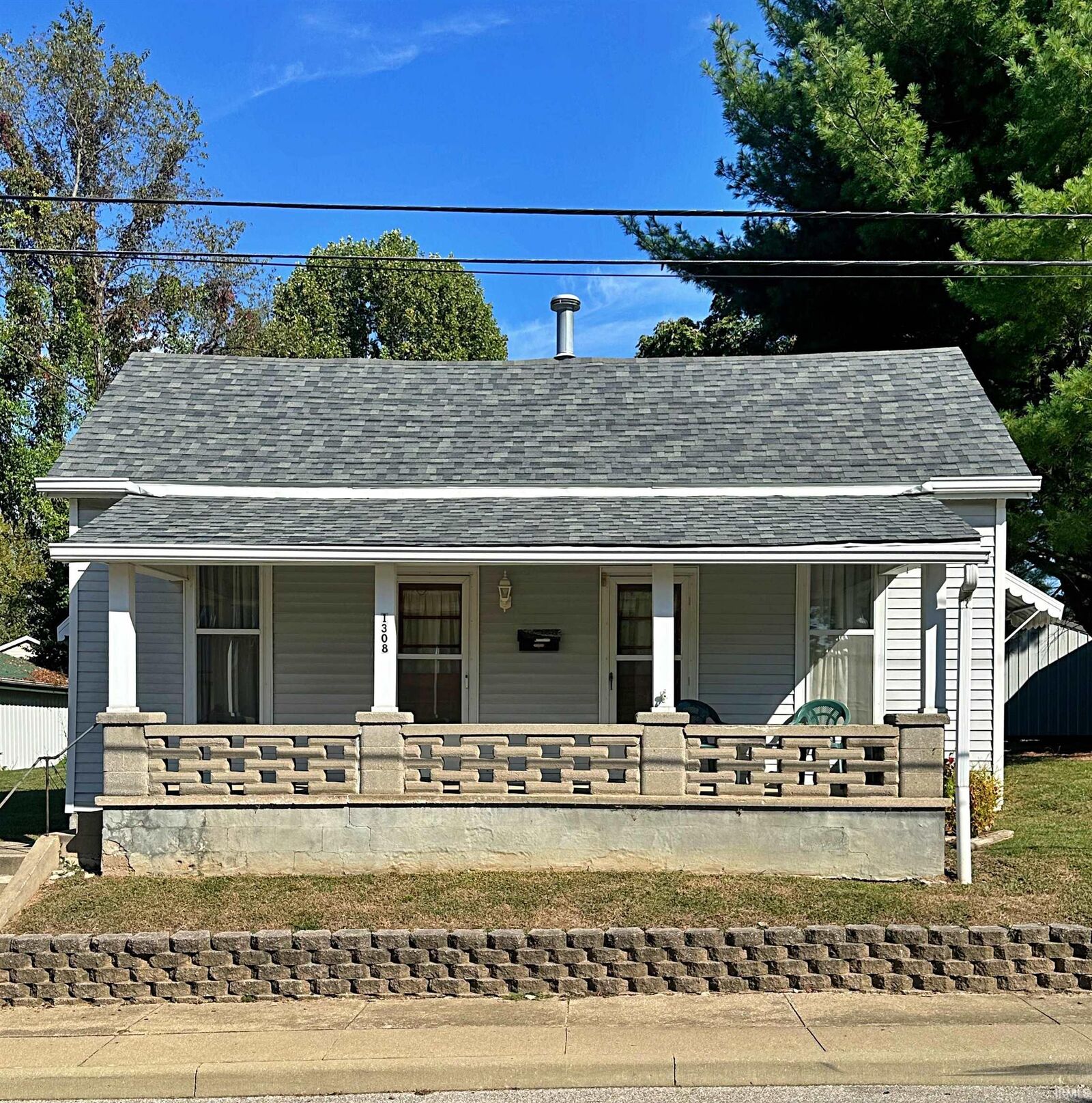 Property Photo: 1308 E Van Trees Street IN 47501