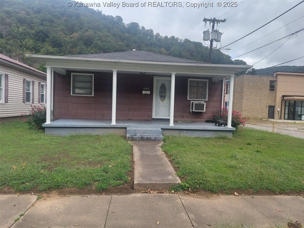 Property Photo:  600 Fifth Avenue  WV 25136 
