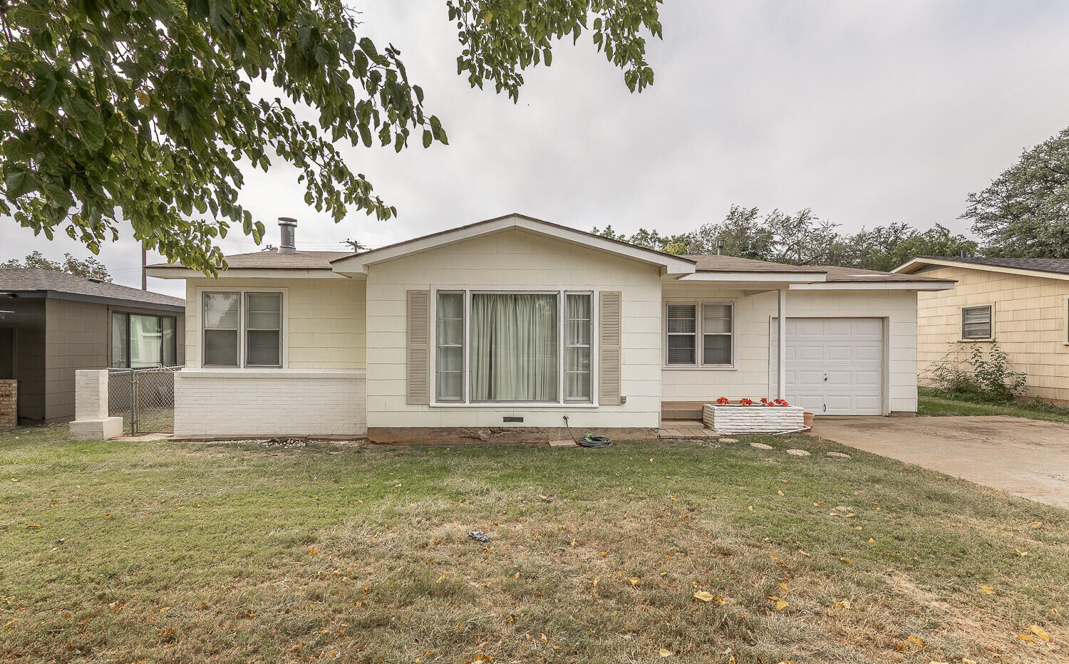 Property Photo: 2505 44th Street TX 79413
