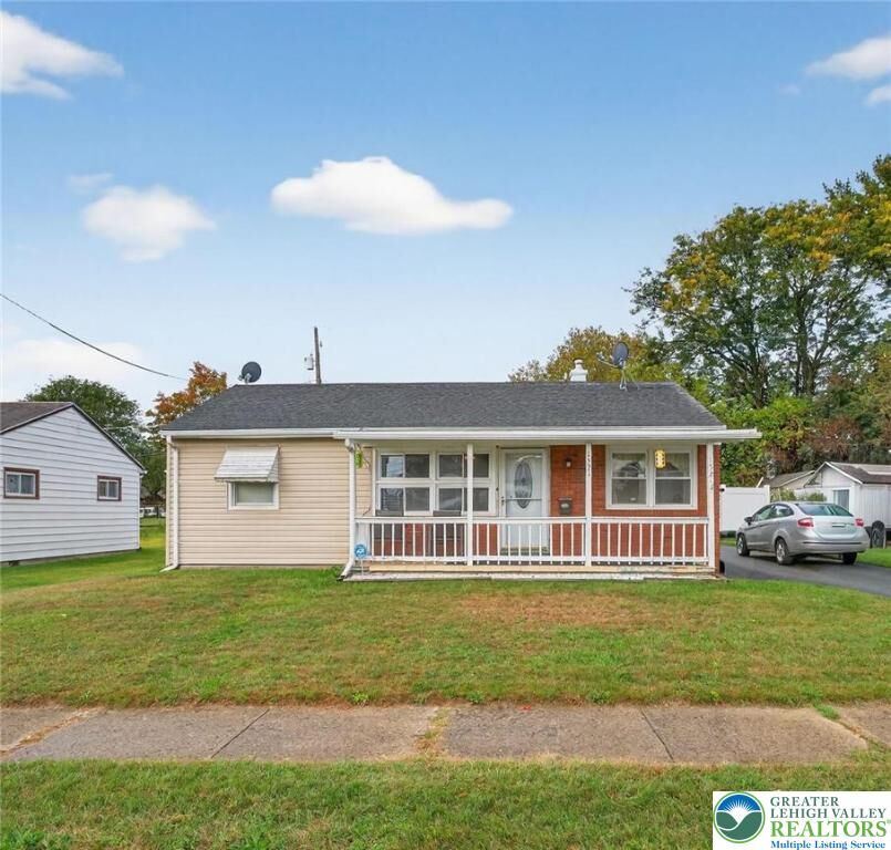 Property Photo: 1521 Fleming Street PA 18017