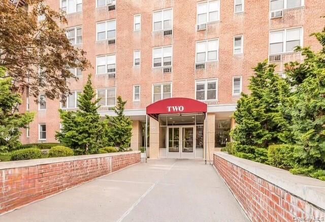 Property Photo:  2 Sadore Lane 7N  NY 10710 
