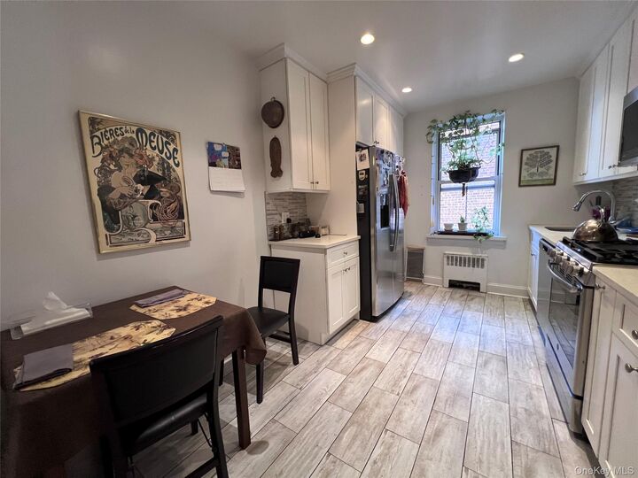 Property Photo:  2080 Barnes Avenue 5C  NY 10462