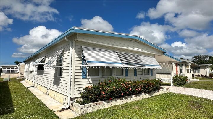 Property Photo: 5619 Bayshore Road 163 FL 34221