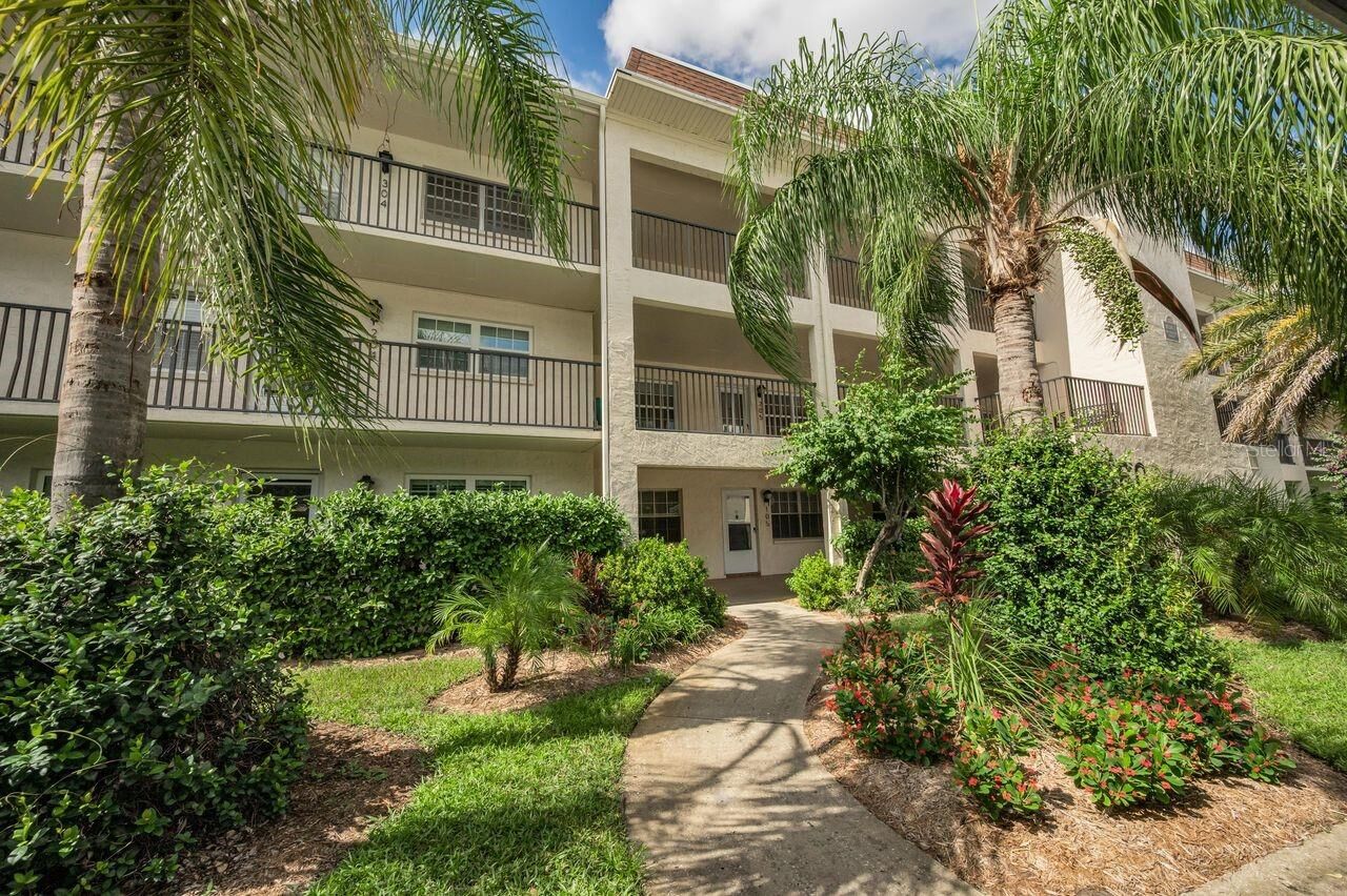 Property Photo: 860 Virginia Street 105 FL 34698