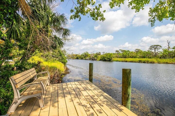 Property Photo: 6737 Lincoln Road FL 34203