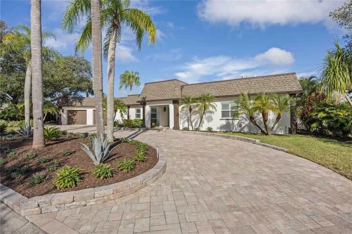 Property Photo:  5025 Marsh Field Road  FL 34235 