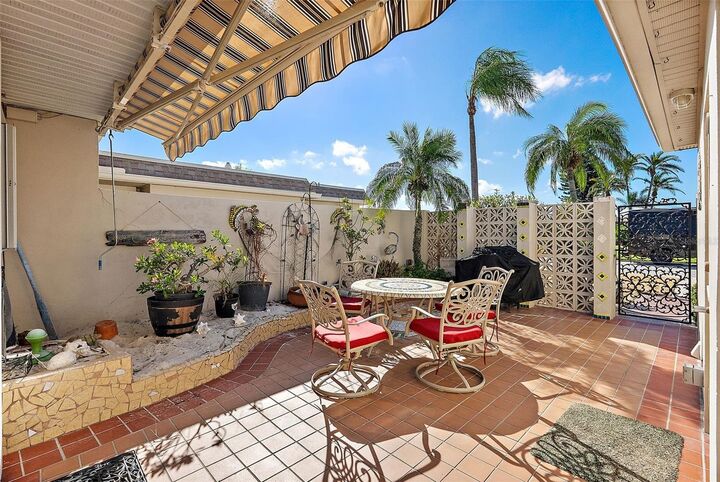 Property Photo:  325 Boca Ciega Point Boulevard  FL 33708 