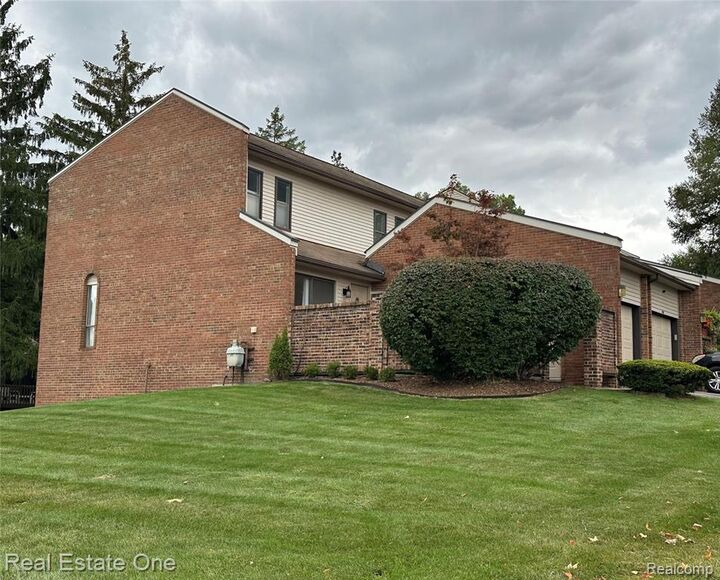 410 Willow Grove Lane  Rochester Hills MI 48307 2559 photo