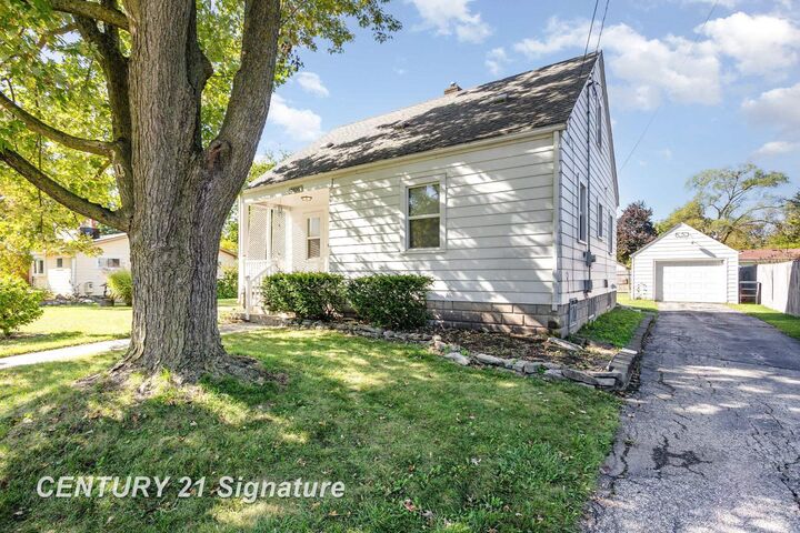 Property Photo:  3035 Schaeffer Street  MI 48604 