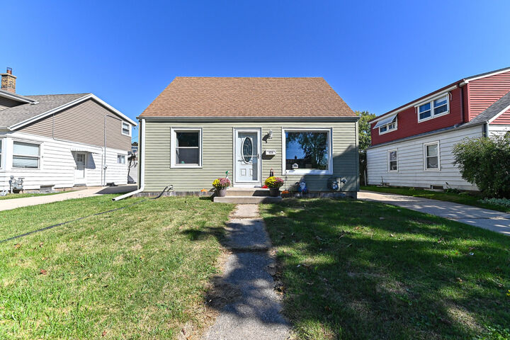 4720 W Sumac Pl  Milwaukee WI 53219 photo