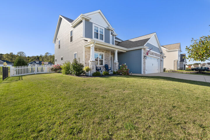 Property Photo: 189 Mulberry Ln WI 53024