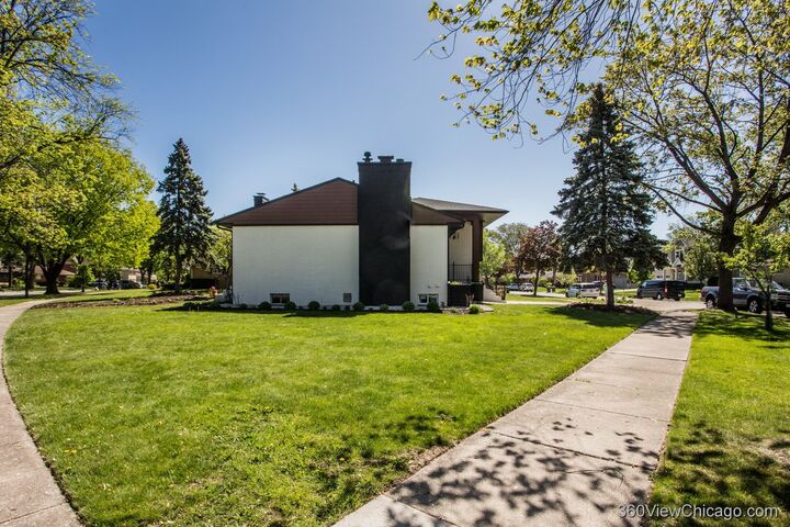 Property Photo: 108 E Edgemont Lane IL 60068