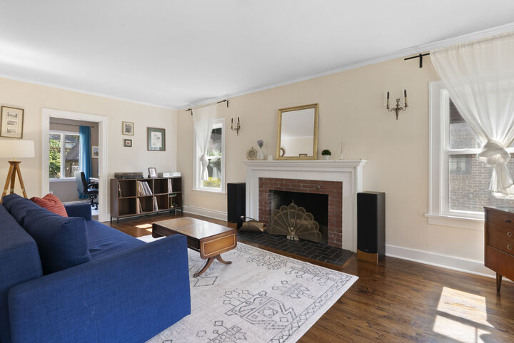 Property Photo: 146 Le Grande Boulevard IL 60506