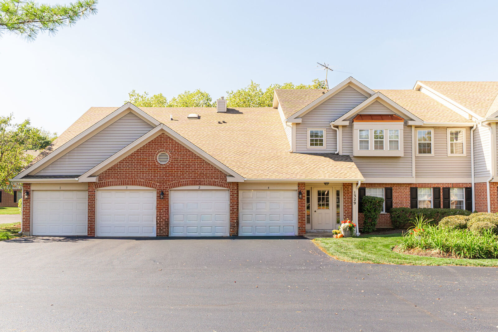 Property Photo: 1329 E Evergreen Drive 1 IL 60074
