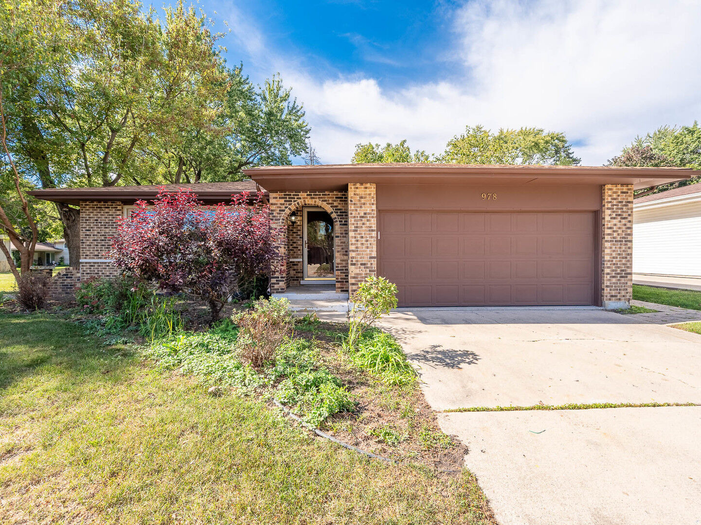 Property Photo:  978 Sycamore Lane  IL 60103 