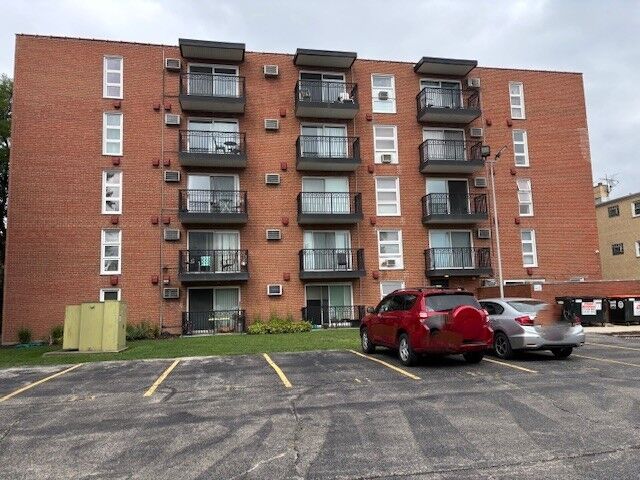 Property Photo: 6490 N Northwest Highway 3F IL 60631