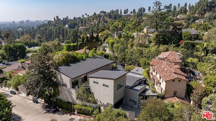 1531 Lindacrest Drive  Beverly Hills CA 90210 photo